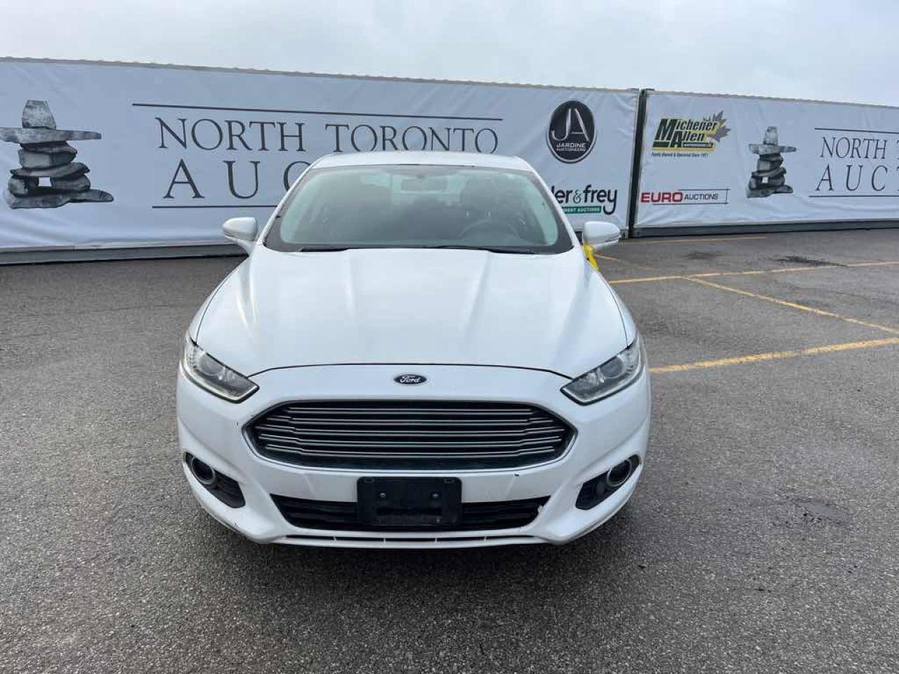 2013 Ford Fusion SE - Photo #2