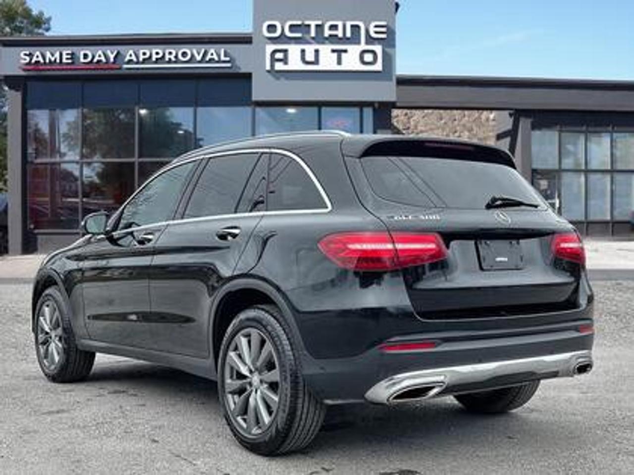2016 Mercedes-Benz GLC 4MATIC 4dr GLC 300 Photo