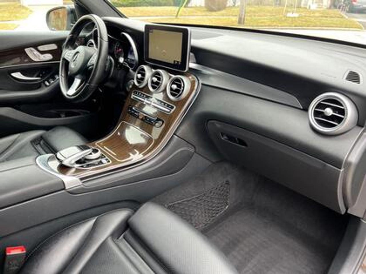 2016 Mercedes-Benz GLC 4MATIC 4dr GLC 300 Photo