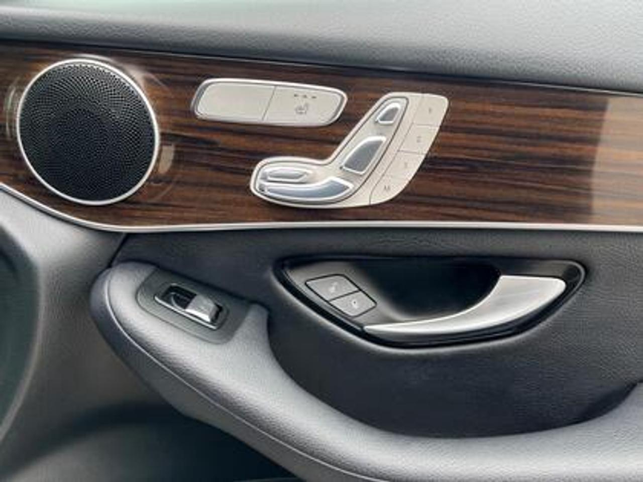 2016 Mercedes-Benz GLC 4MATIC 4dr GLC 300 Photo