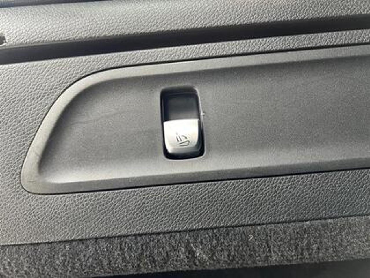 2016 Mercedes-Benz GLC 4MATIC 4dr GLC 300 Photo