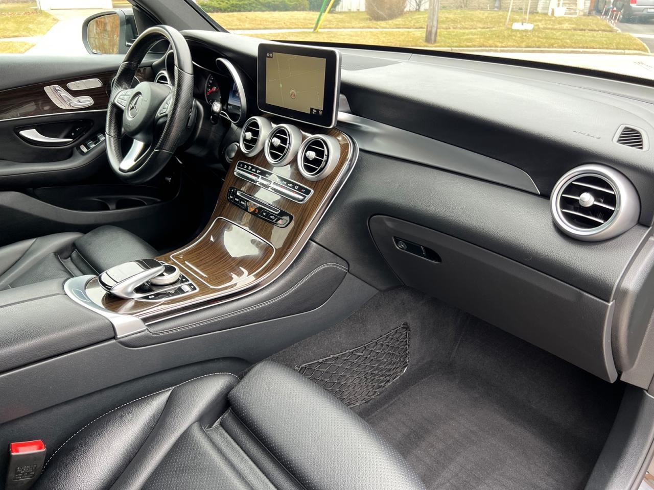 2016 Mercedes-Benz GLC 4MATIC 4dr GLC 300 Photo