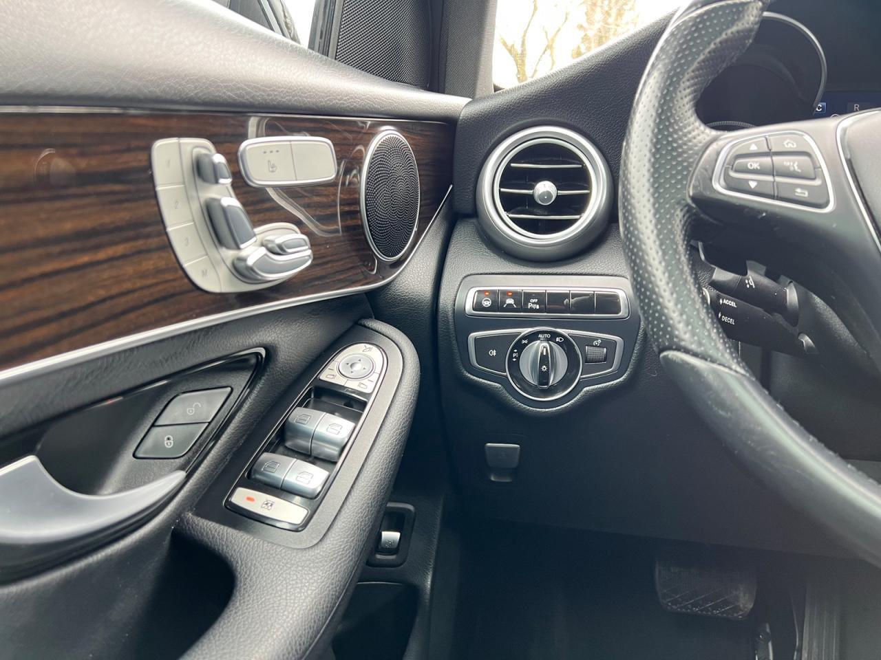 2016 Mercedes-Benz GLC 4MATIC 4dr GLC 300 Photo