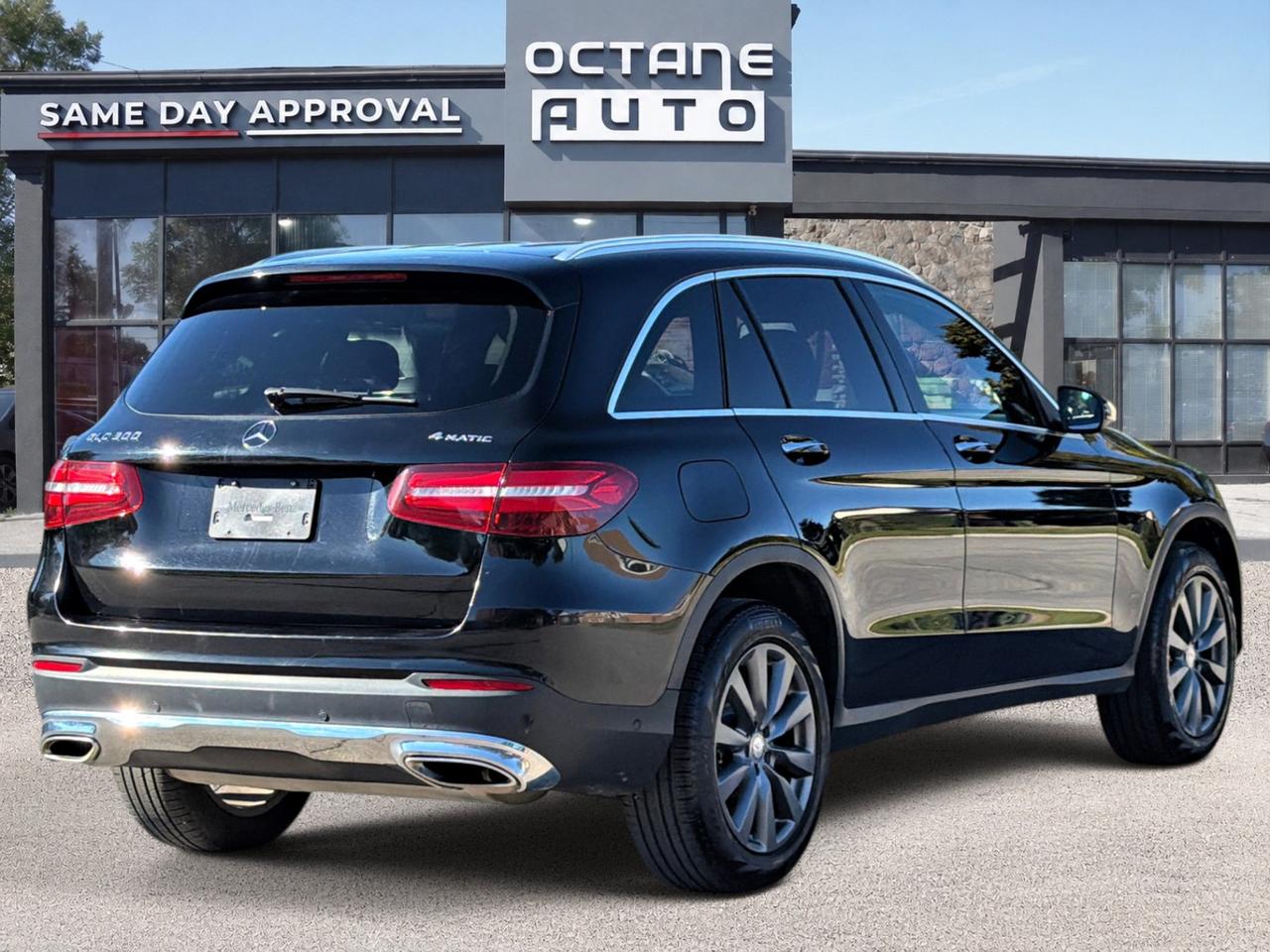 2016 Mercedes-Benz GLC 4MATIC 4dr GLC 300 Photo