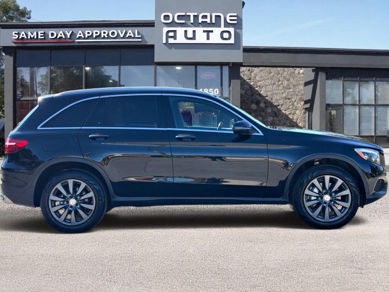 2016 Mercedes-Benz GLC 4MATIC 4dr GLC 300 Photo