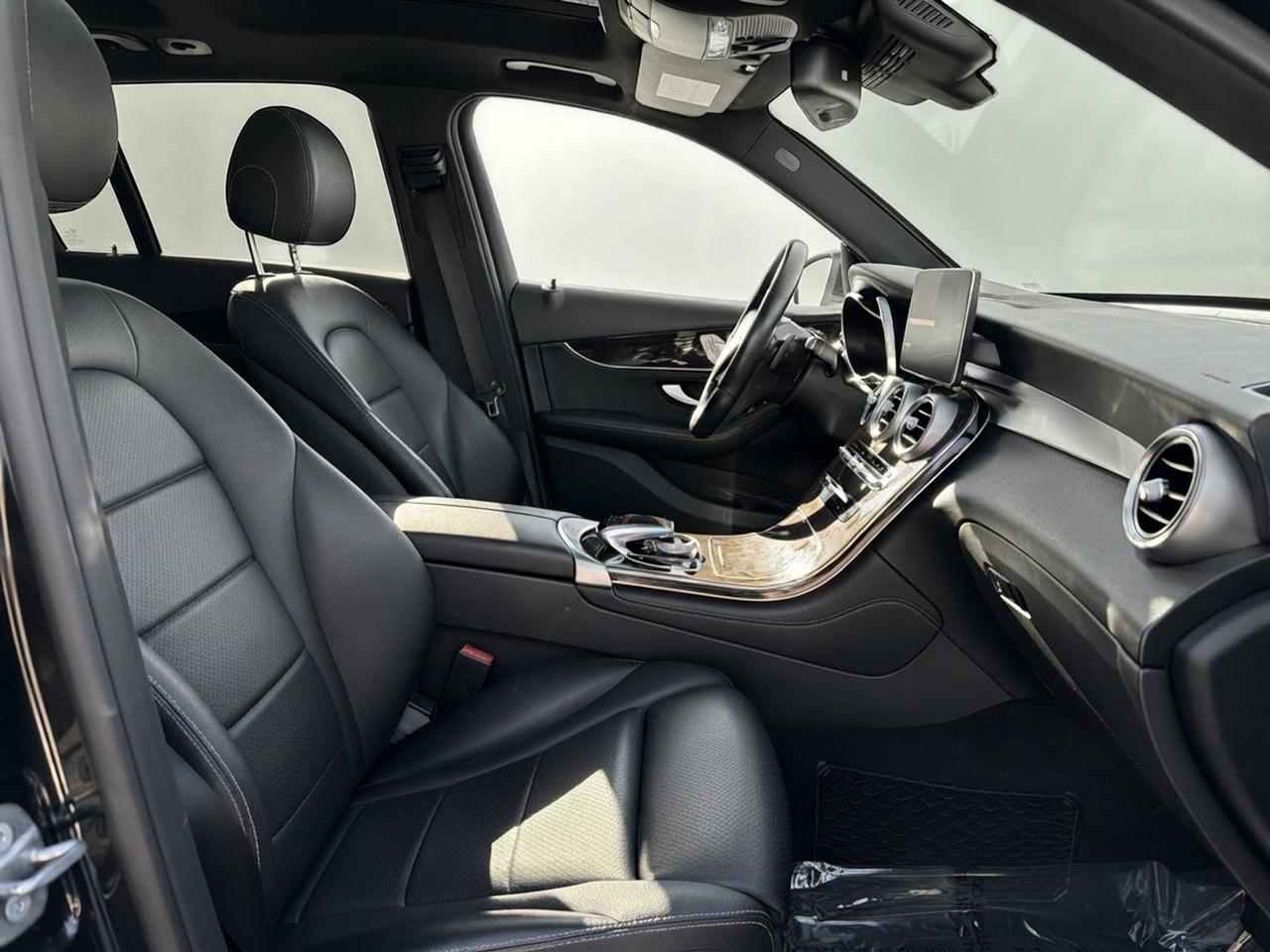 2016 Mercedes-Benz GLC 4MATIC 4dr GLC 300 Photo