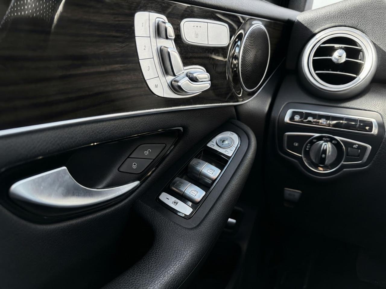 2016 Mercedes-Benz GLC 4MATIC 4dr GLC 300 Photo