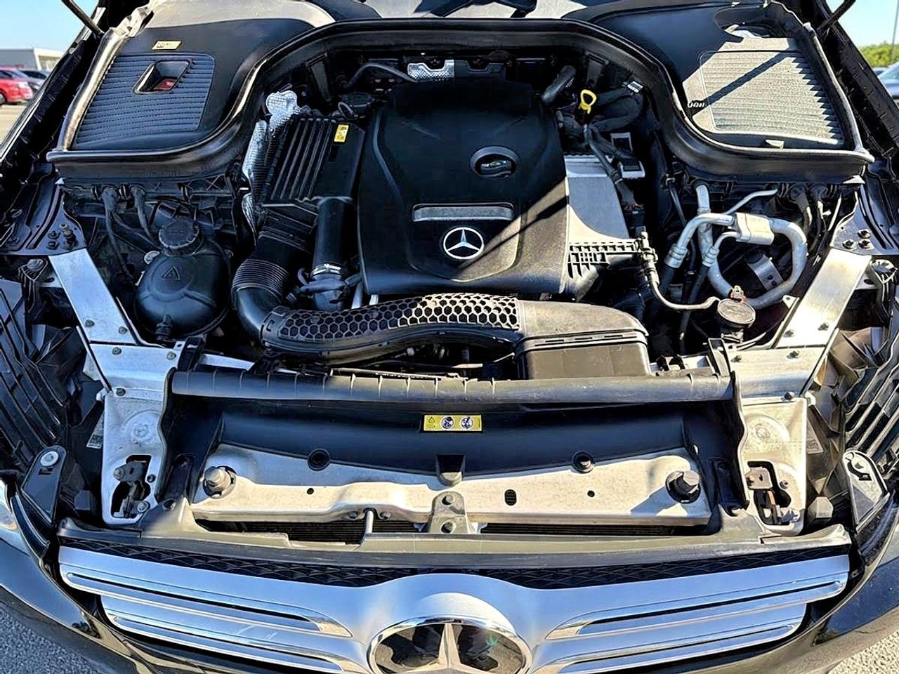 2016 Mercedes-Benz GLC 4MATIC 4dr GLC 300 Photo