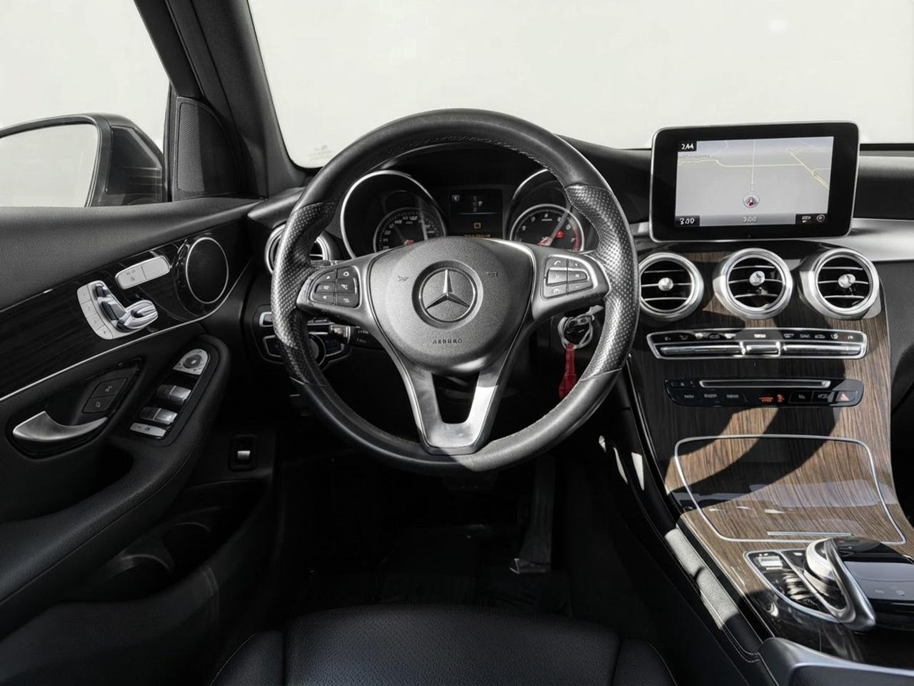2016 Mercedes-Benz GLC 4MATIC 4dr GLC 300 Photo