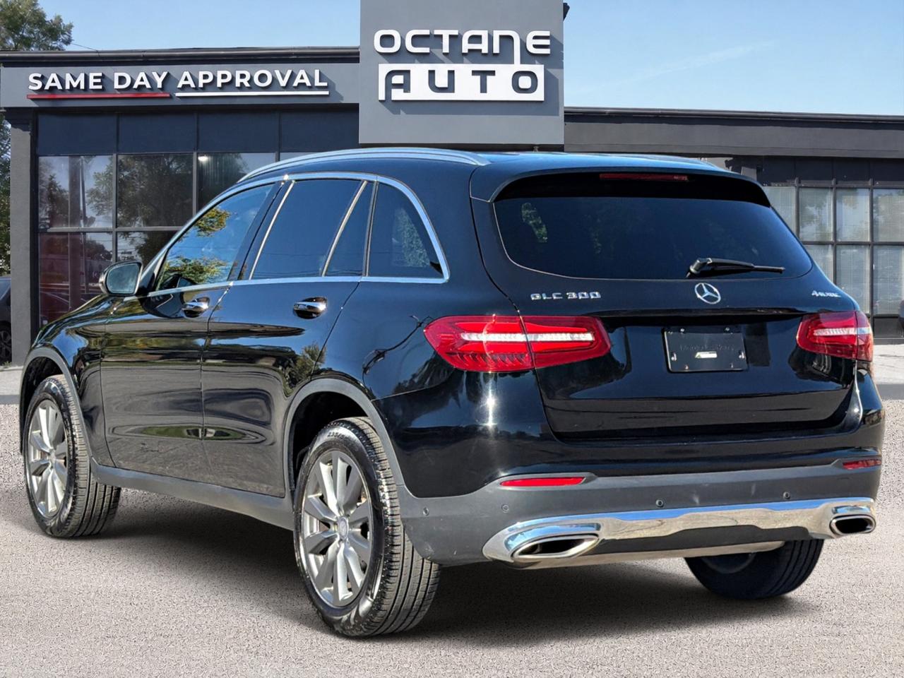 2016 Mercedes-Benz GLC 4MATIC 4dr GLC 300 Photo