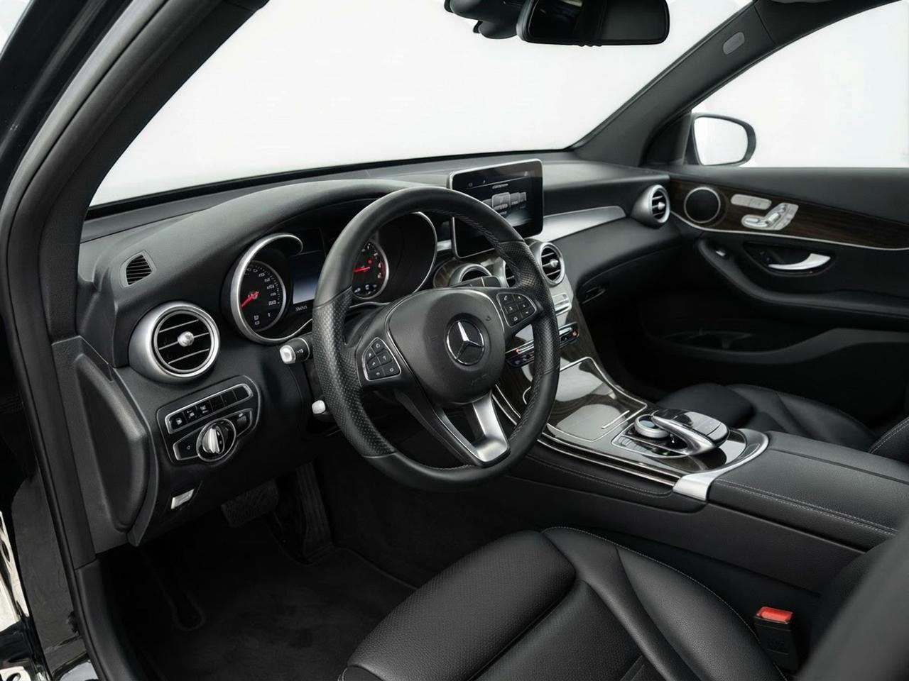 2016 Mercedes-Benz GLC 4MATIC 4dr GLC 300 Photo