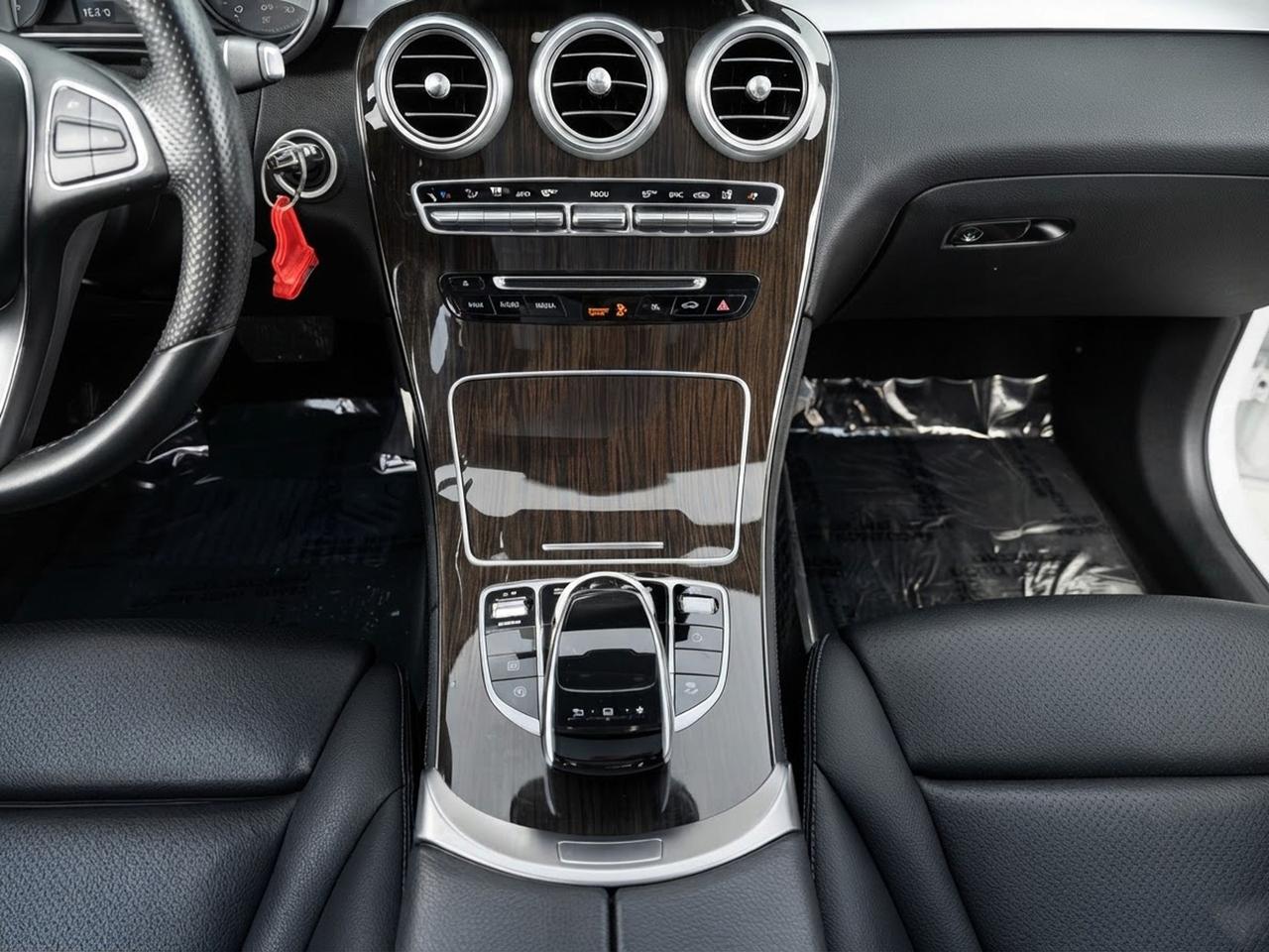 2016 Mercedes-Benz GLC 4MATIC 4dr GLC 300 Photo