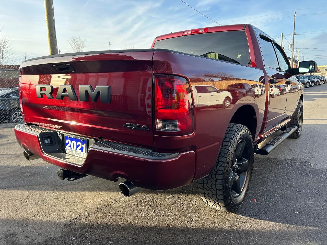 2021 RAM 1500 Classic EXPRESS Photo4