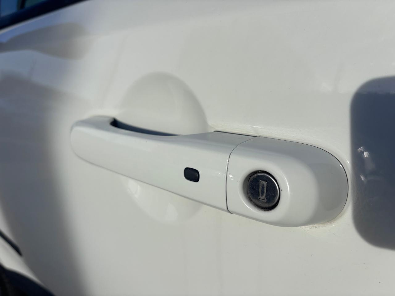 2017 Jeep Renegade 4WD REMOVABLE ROOF! - Photo #11