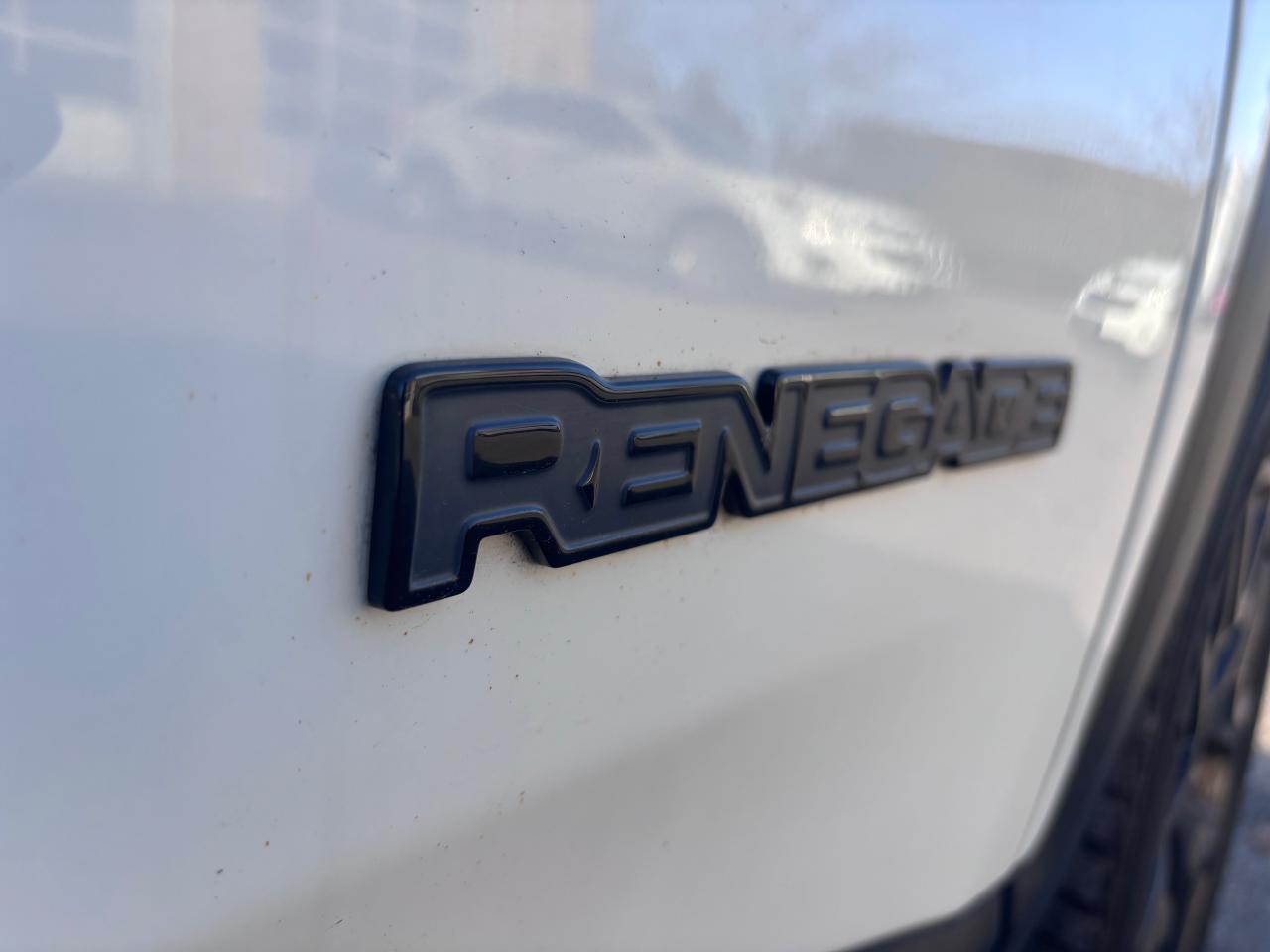 2017 Jeep Renegade 4WD REMOVABLE ROOF! - Photo #4