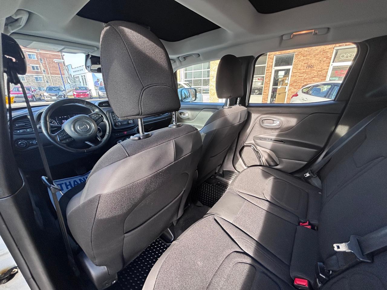 2017 Jeep Renegade 4WD REMOVABLE ROOF! - Photo #8