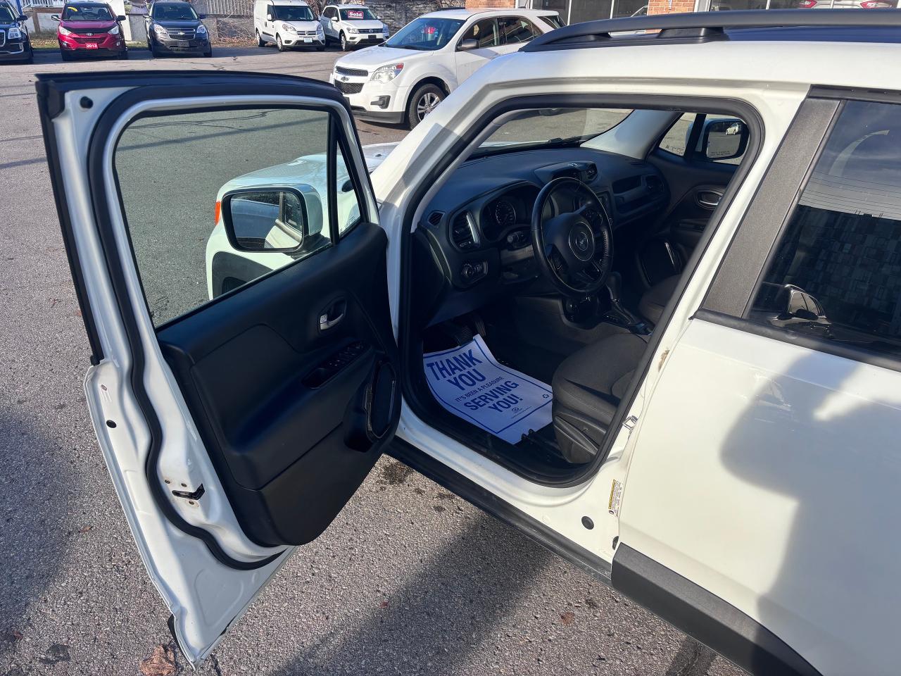 2017 Jeep Renegade 4WD REMOVABLE ROOF! - Photo #12