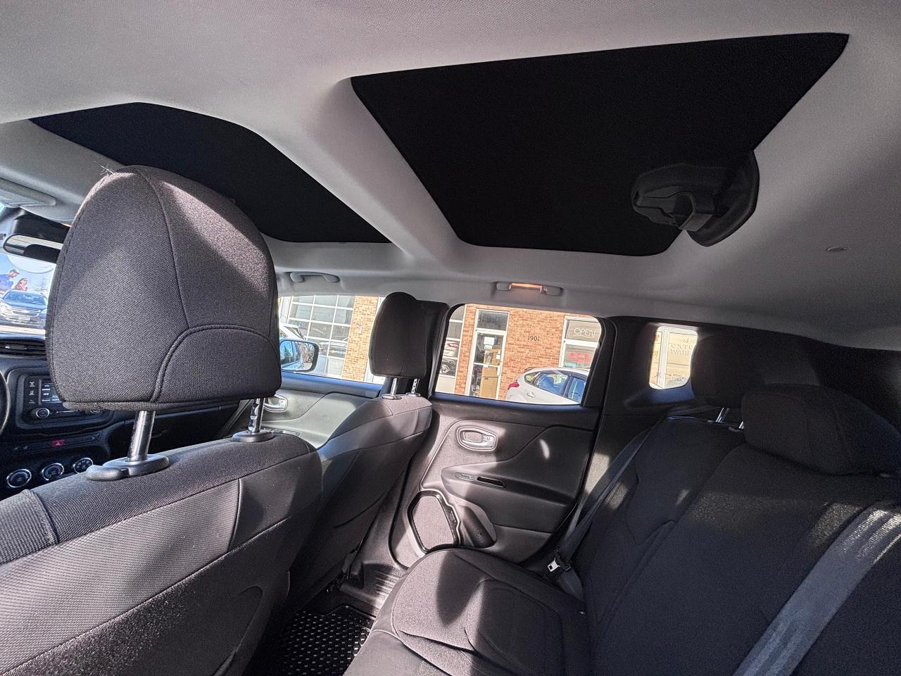 2017 Jeep Renegade 4WD REMOVABLE ROOF! - Photo #9