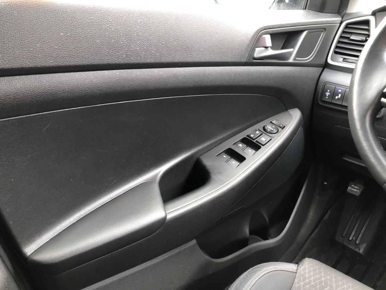 2017 Hyundai Tucson Premium / LOW KMS / HEATED SEATS / DVD