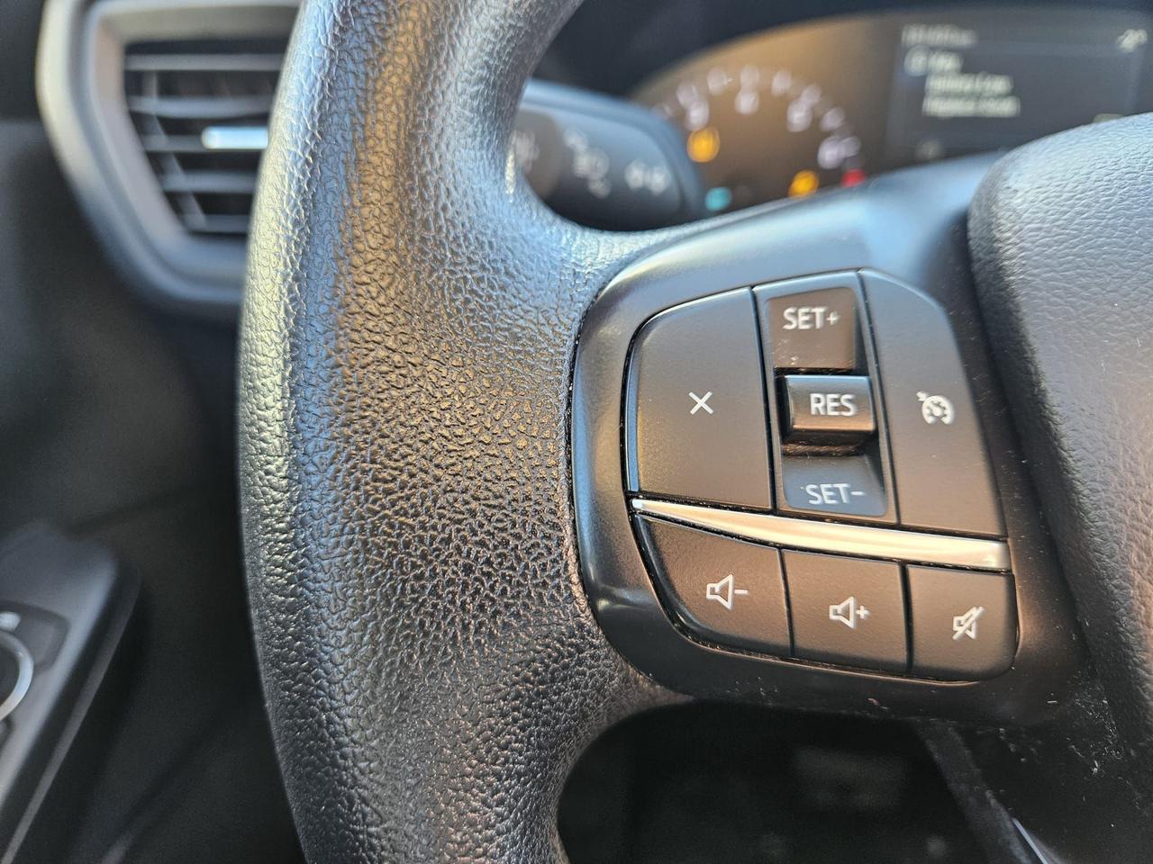 2020 Ford Escape SE Photo