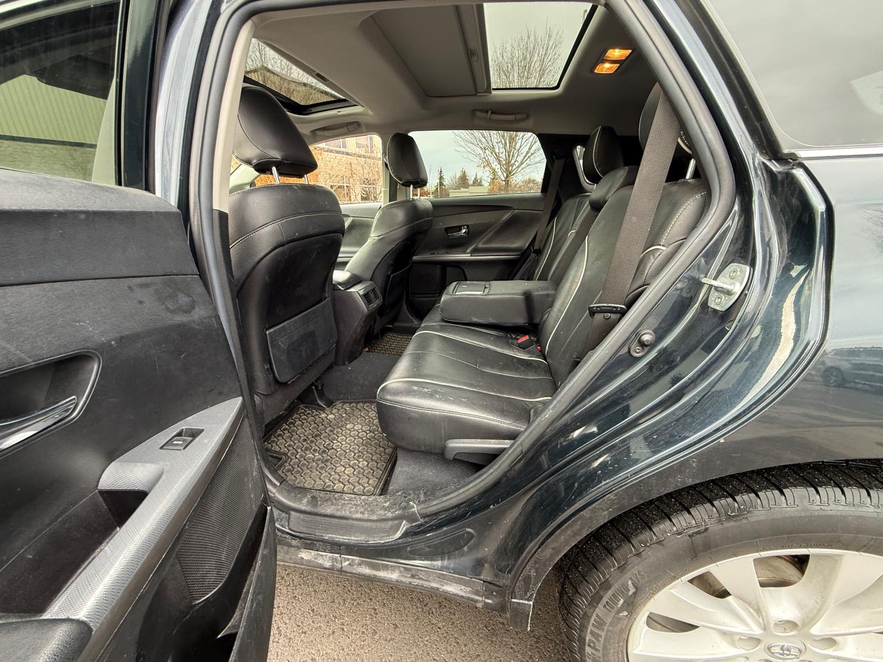 2016 Toyota Venza LOW KM!! AWD, LEATHER, NAV, SUNROOF, LOADED!!! Photo14