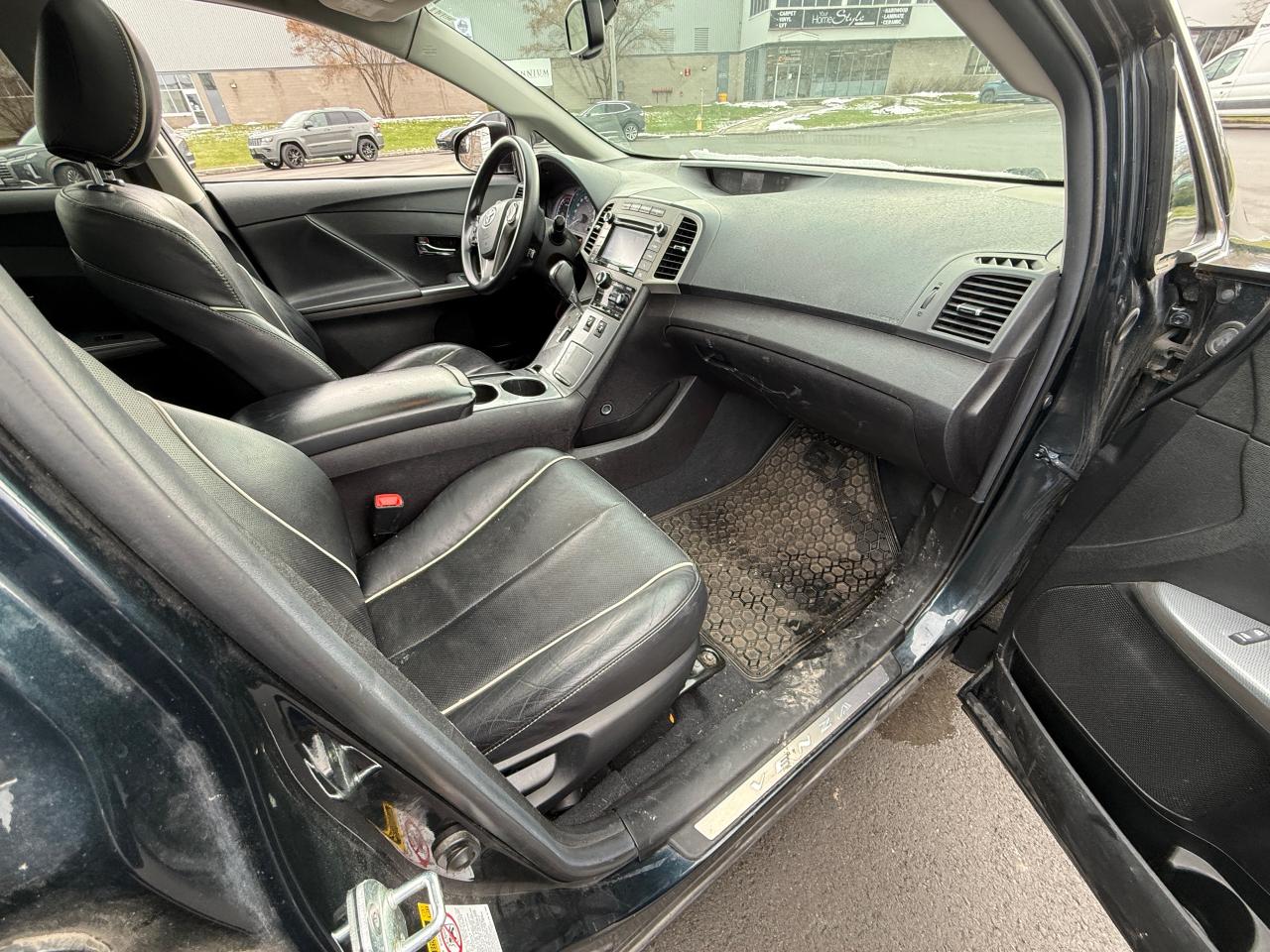 2016 Toyota Venza LOW KM!! AWD, LEATHER, NAV, SUNROOF, LOADED!!! Photo32