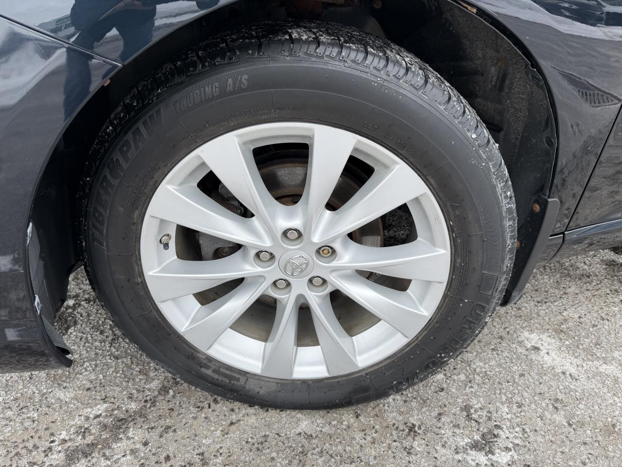 2016 Toyota Venza LOW KM!! AWD, LEATHER, NAV, SUNROOF, LOADED!!! Photo