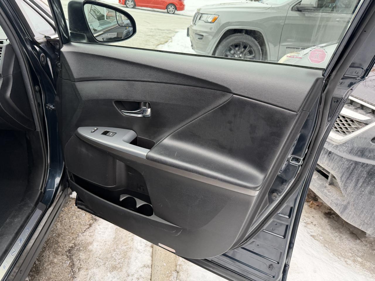 2016 Toyota Venza LOW KM!! AWD, LEATHER, NAV, SUNROOF, LOADED!!! Photo