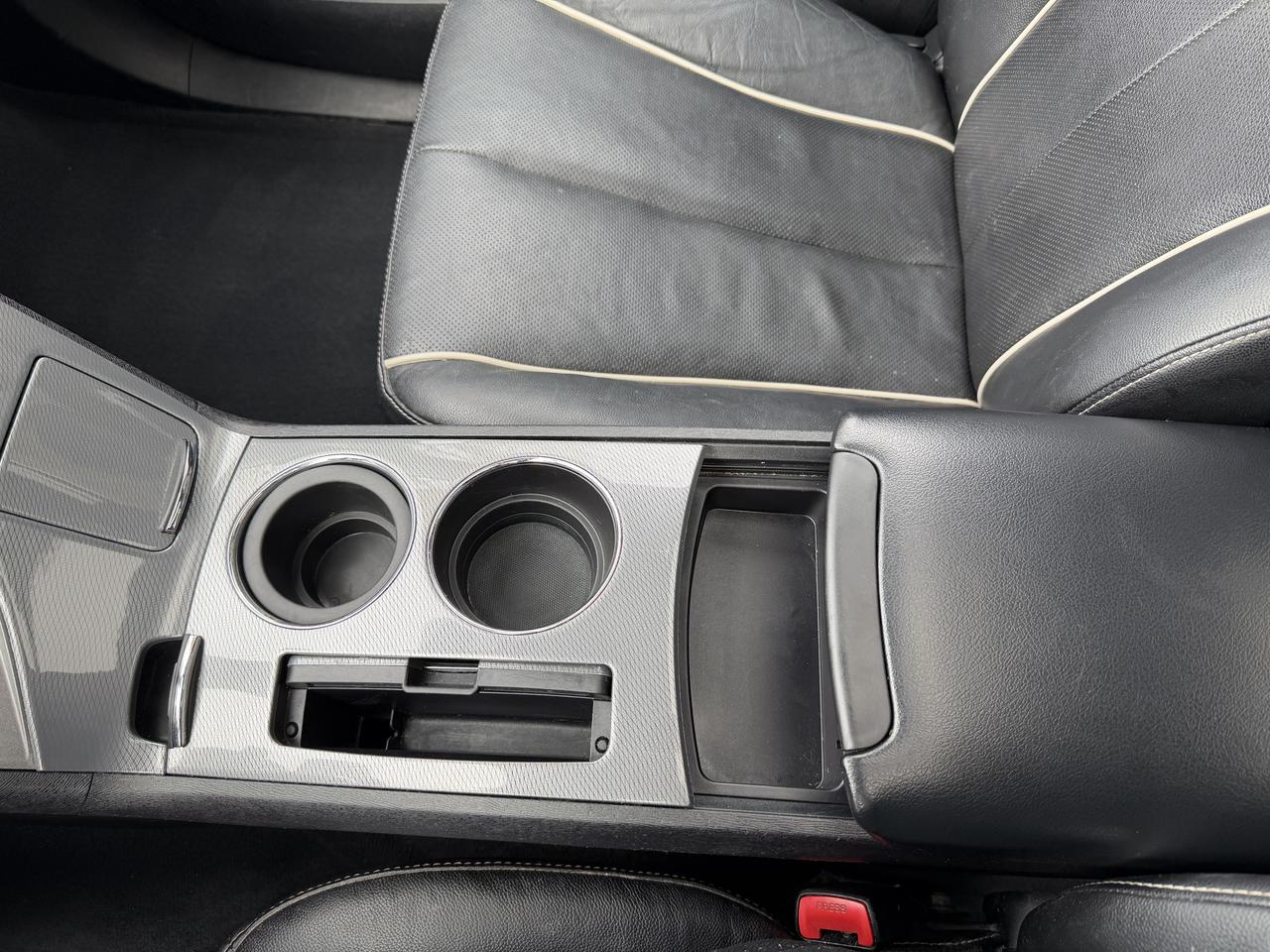 2016 Toyota Venza LOW KM!! AWD, LEATHER, NAV, SUNROOF, LOADED!!! Photo