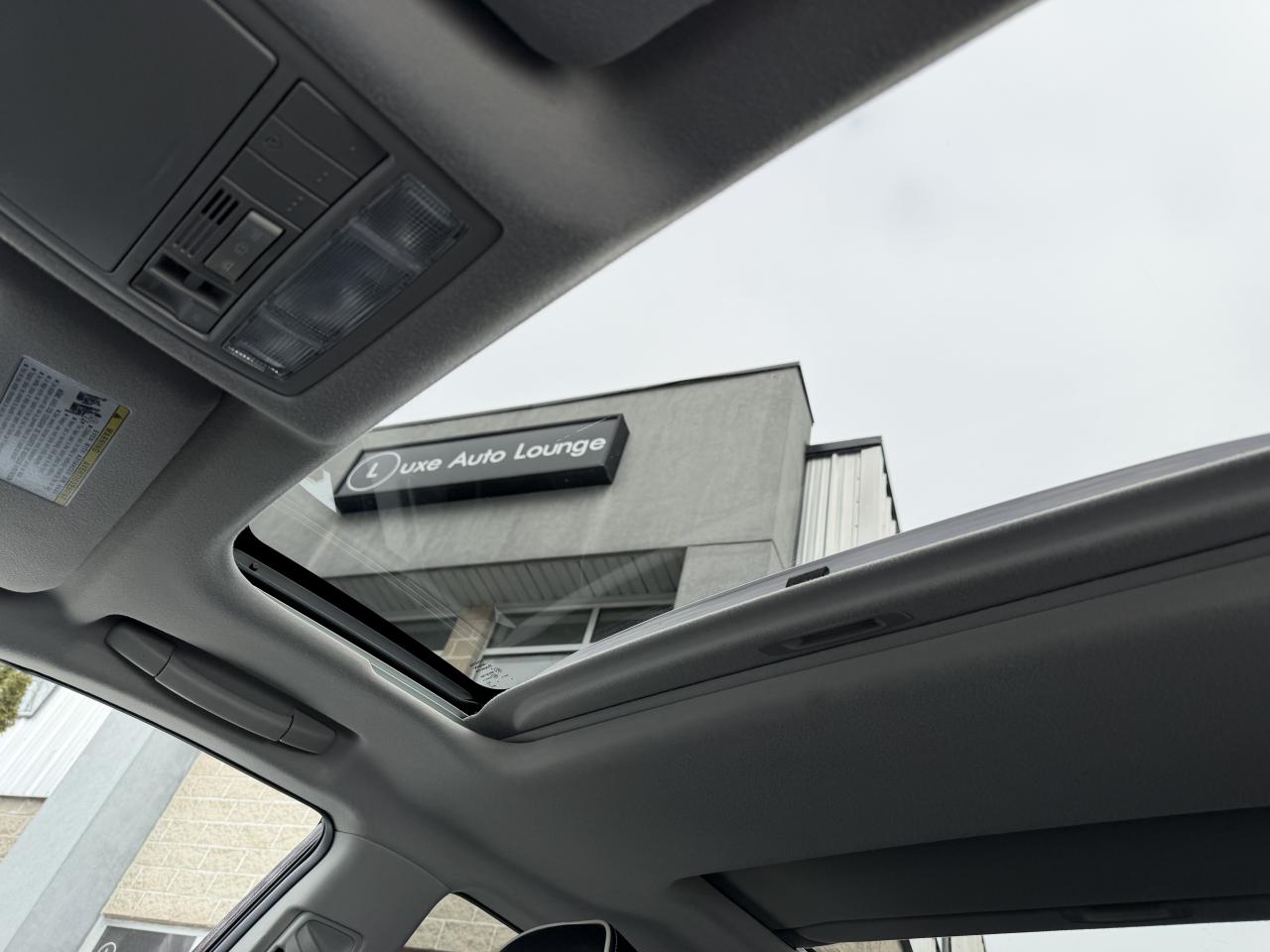 2016 Toyota Venza LOW KM!! AWD, LEATHER, NAV, SUNROOF, LOADED!!! Photo