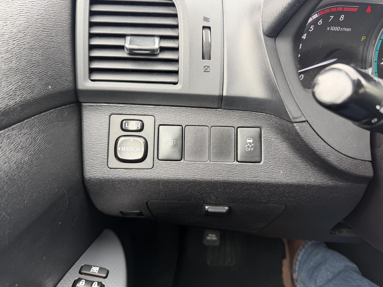 2016 Toyota Venza LOW KM!! AWD, LEATHER, NAV, SUNROOF, LOADED!!! Photo