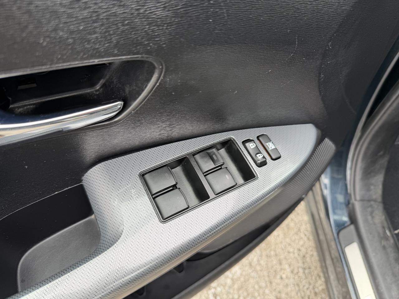 2016 Toyota Venza LOW KM!! AWD, LEATHER, NAV, SUNROOF, LOADED!!! Photo