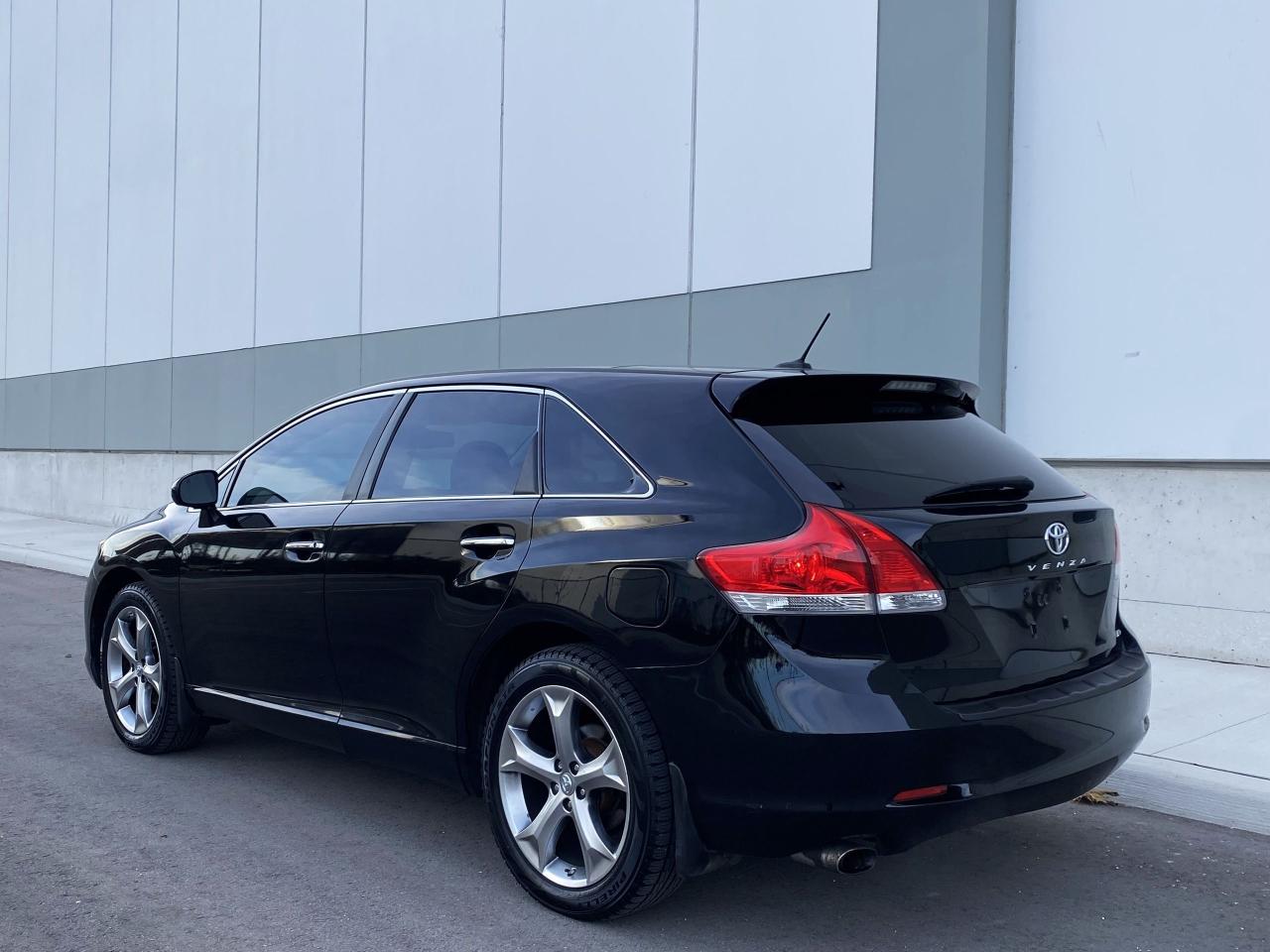 2011 Toyota Venza V6-AWD-LEATHER-PANO  SUNROOF-CAMERA-1 OWNER Photo