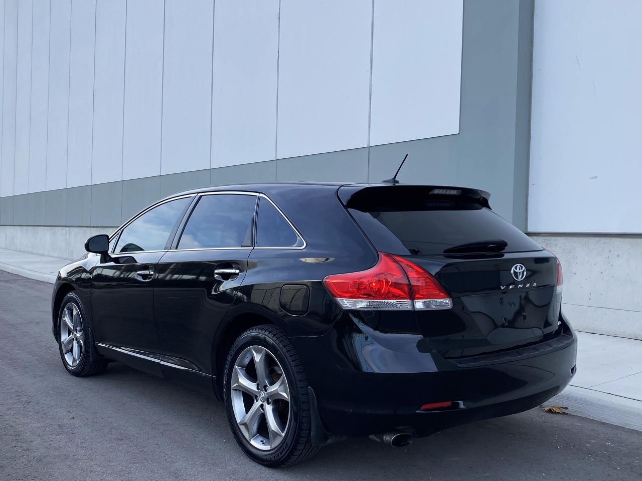 2011 Toyota Venza V6-AWD-LEATHER-PANO  SUNROOF-CAMERA-1 OWNER Photo