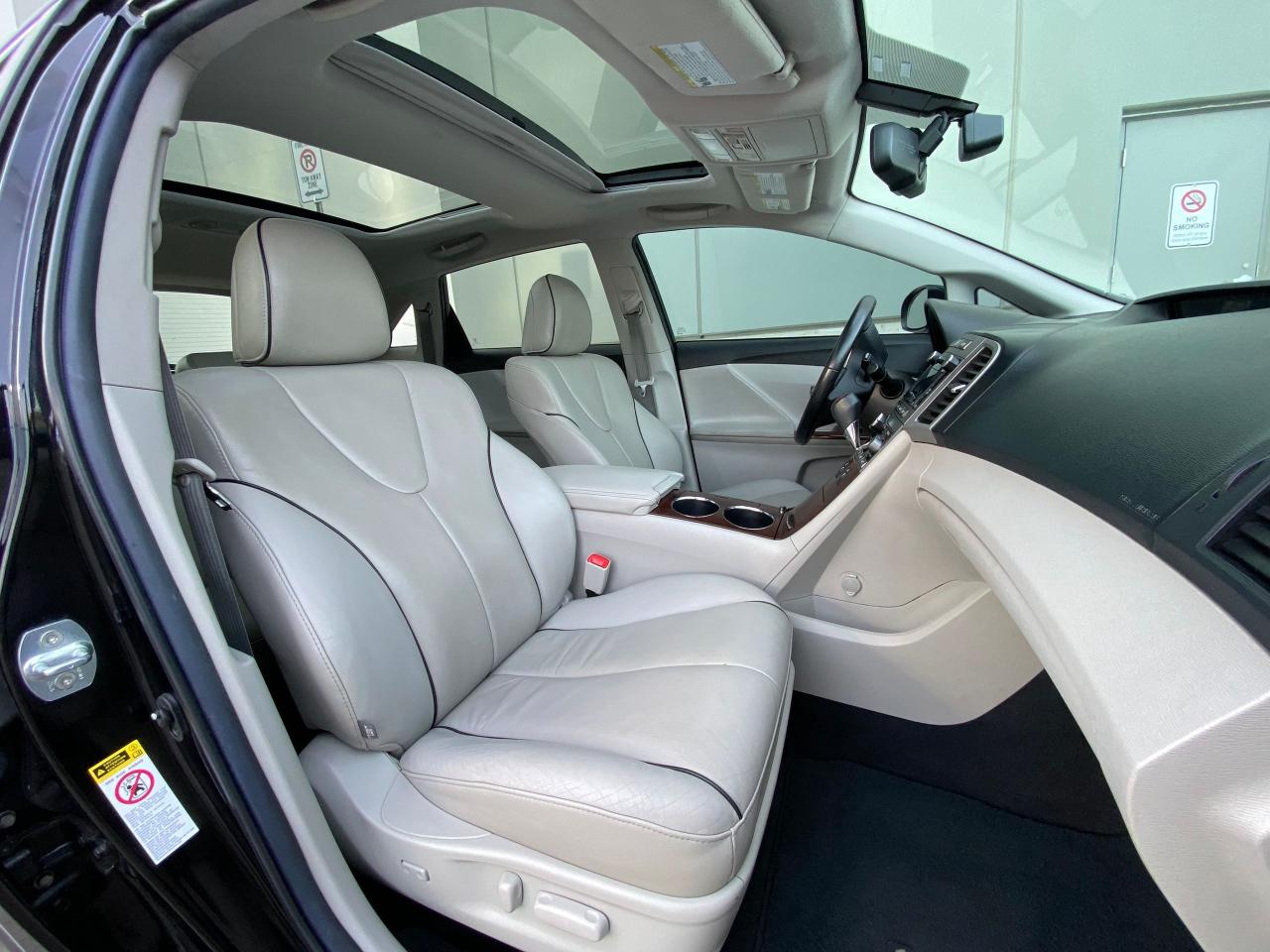 2011 Toyota Venza V6-AWD-LEATHER-PANO  SUNROOF-CAMERA-1 OWNER - Photo #15