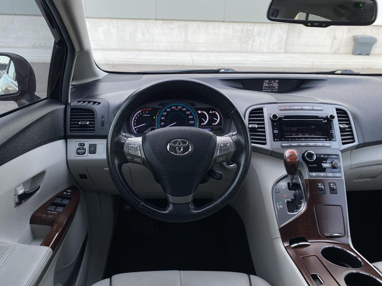 2011 Toyota Venza V6-AWD-LEATHER-PANO  SUNROOF-CAMERA-1 OWNER Photo