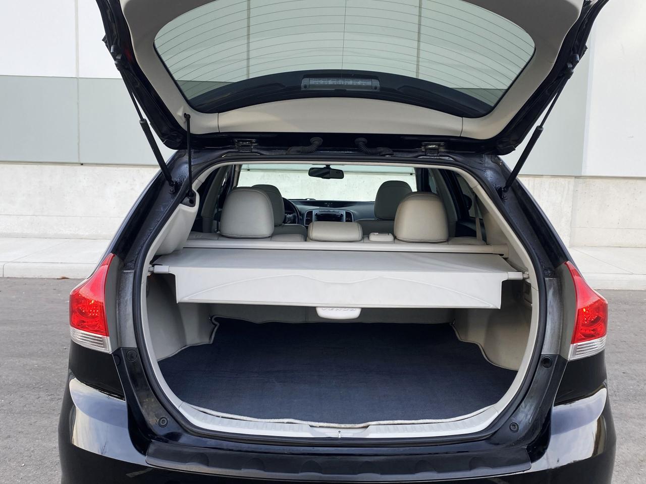 2011 Toyota Venza V6-AWD-LEATHER-PANO  SUNROOF-CAMERA-1 OWNER - Photo #19