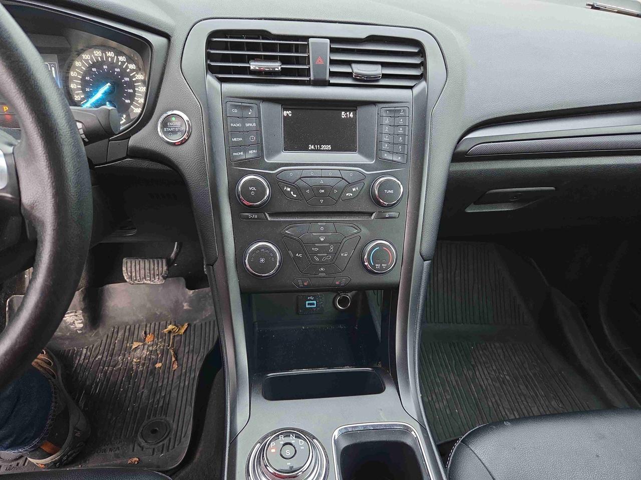 2018 Ford Fusion SE Photo