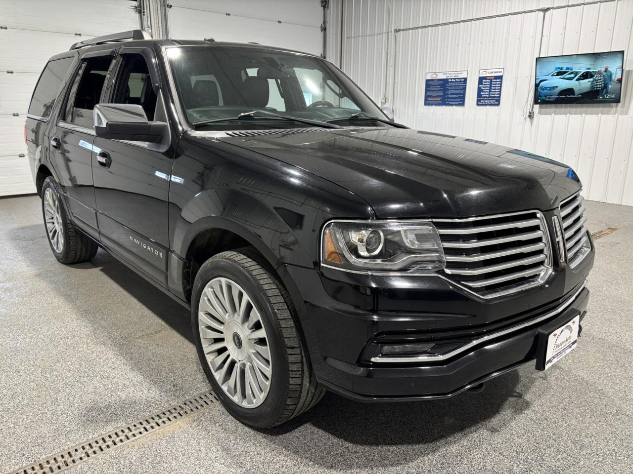 Used 2016 Lincoln Navigator Reserve 4WD for sale in Brandon, MB