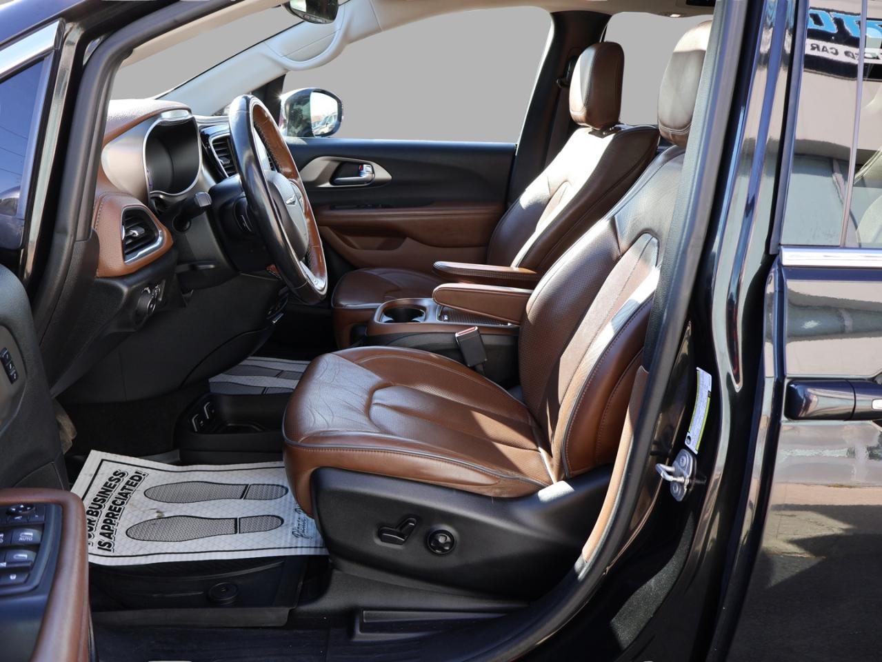 2019 Chrysler Pacifica Hybrid V6 LIMITED HYBRID CERTIFIED *ACCIDENT FREE*CHRYSLER MAINTAIN*7 SEATS* NAVI 360 CAMERA DVD P.ROOF HEAT/COOL LEATHER P,SENSORS - Photo #13