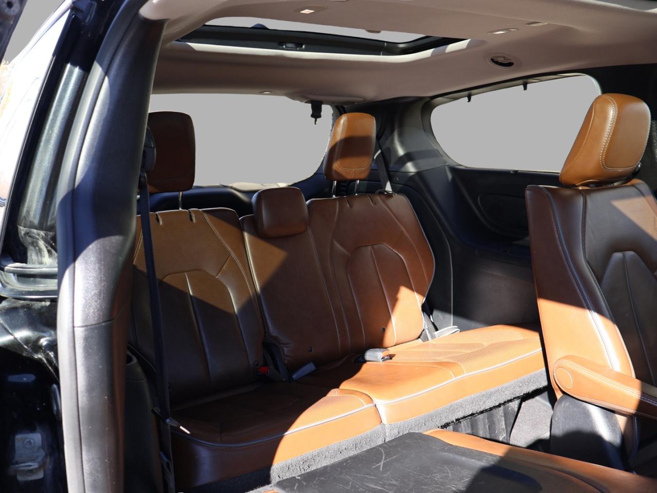 2019 Chrysler Pacifica Hybrid V6 LIMITED HYBRID CERTIFIED *ACCIDENT FREE*CHRYSLER MAINTAIN*7 SEATS* NAVI 360 CAMERA DVD P.ROOF HEAT/COOL LEATHER P,SENSORS Photo