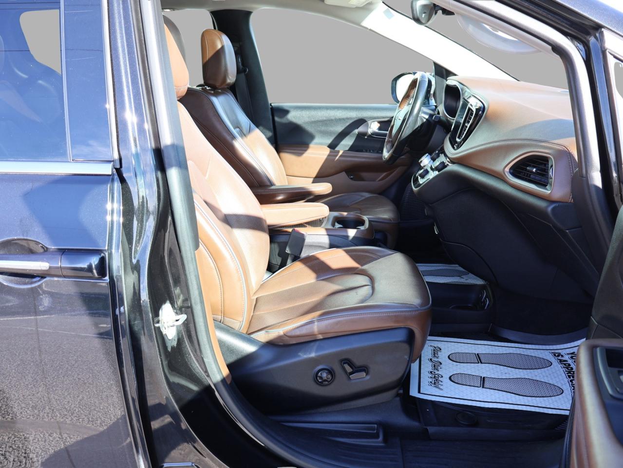 2019 Chrysler Pacifica Hybrid V6 LIMITED HYBRID CERTIFIED *ACCIDENT FREE*CHRYSLER MAINTAIN*7 SEATS* NAVI 360 CAMERA DVD P.ROOF HEAT/COOL LEATHER P,SENSORS - Photo #17