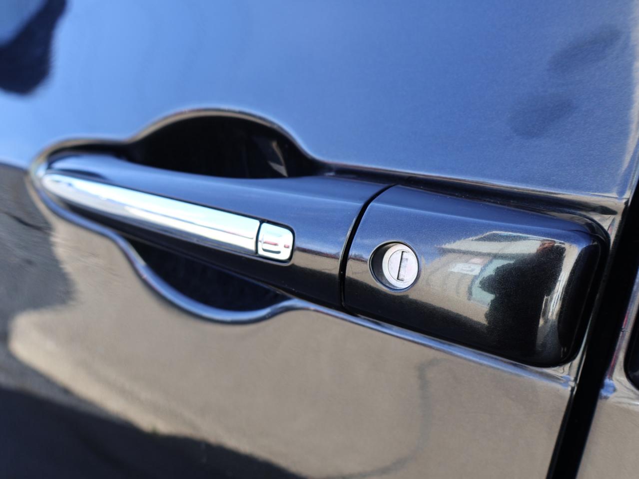 2019 Chrysler Pacifica Hybrid V6 LIMITED HYBRID CERTIFIED *ACCIDENT FREE*CHRYSLER MAINTAIN*7 SEATS* NAVI 360 CAMERA DVD P.ROOF HEAT/COOL LEATHER P,SENSORS Photo