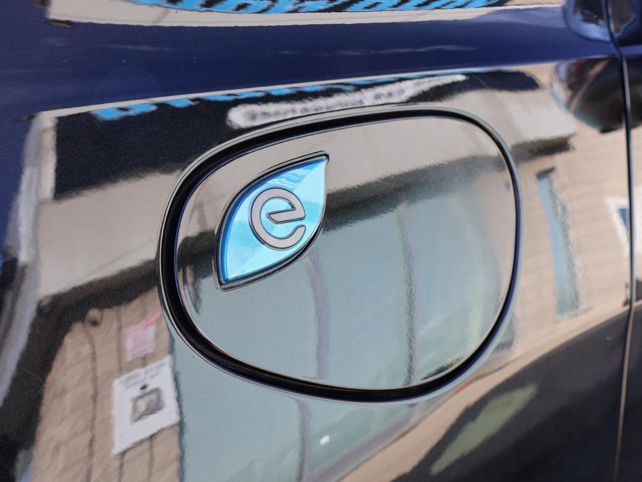 2019 Chrysler Pacifica Hybrid V6 LIMITED HYBRID CERTIFIED *ACCIDENT FREE*CHRYSLER MAINTAIN*7 SEATS* NAVI 360 CAMERA DVD P.ROOF HEAT/COOL LEATHER P,SENSORS - Photo #32