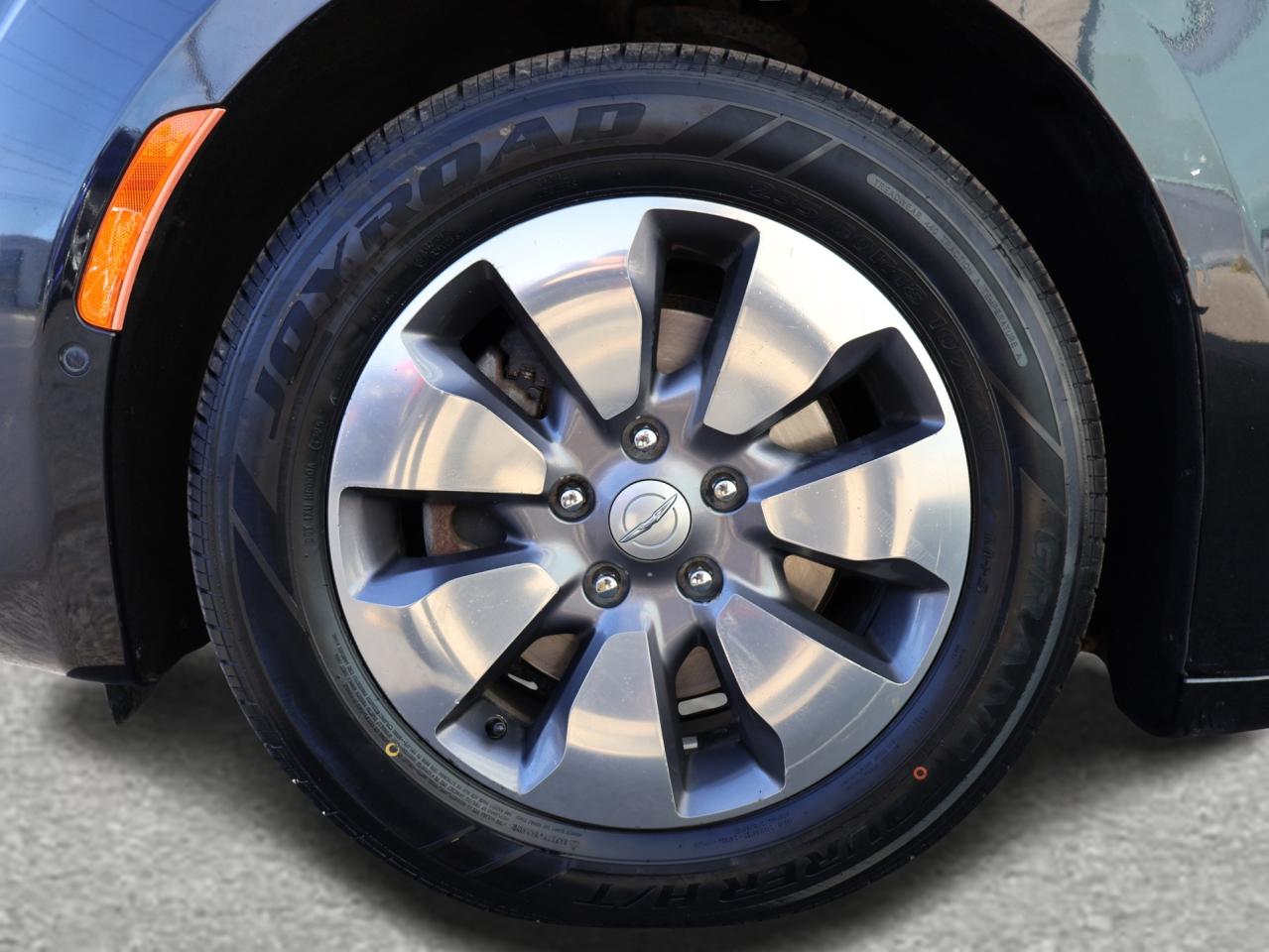 2019 Chrysler Pacifica Hybrid V6 LIMITED HYBRID CERTIFIED *ACCIDENT FREE*CHRYSLER MAINTAIN*7 SEATS* NAVI 360 CAMERA DVD P.ROOF HEAT/COOL LEATHER P,SENSORS - Photo #36