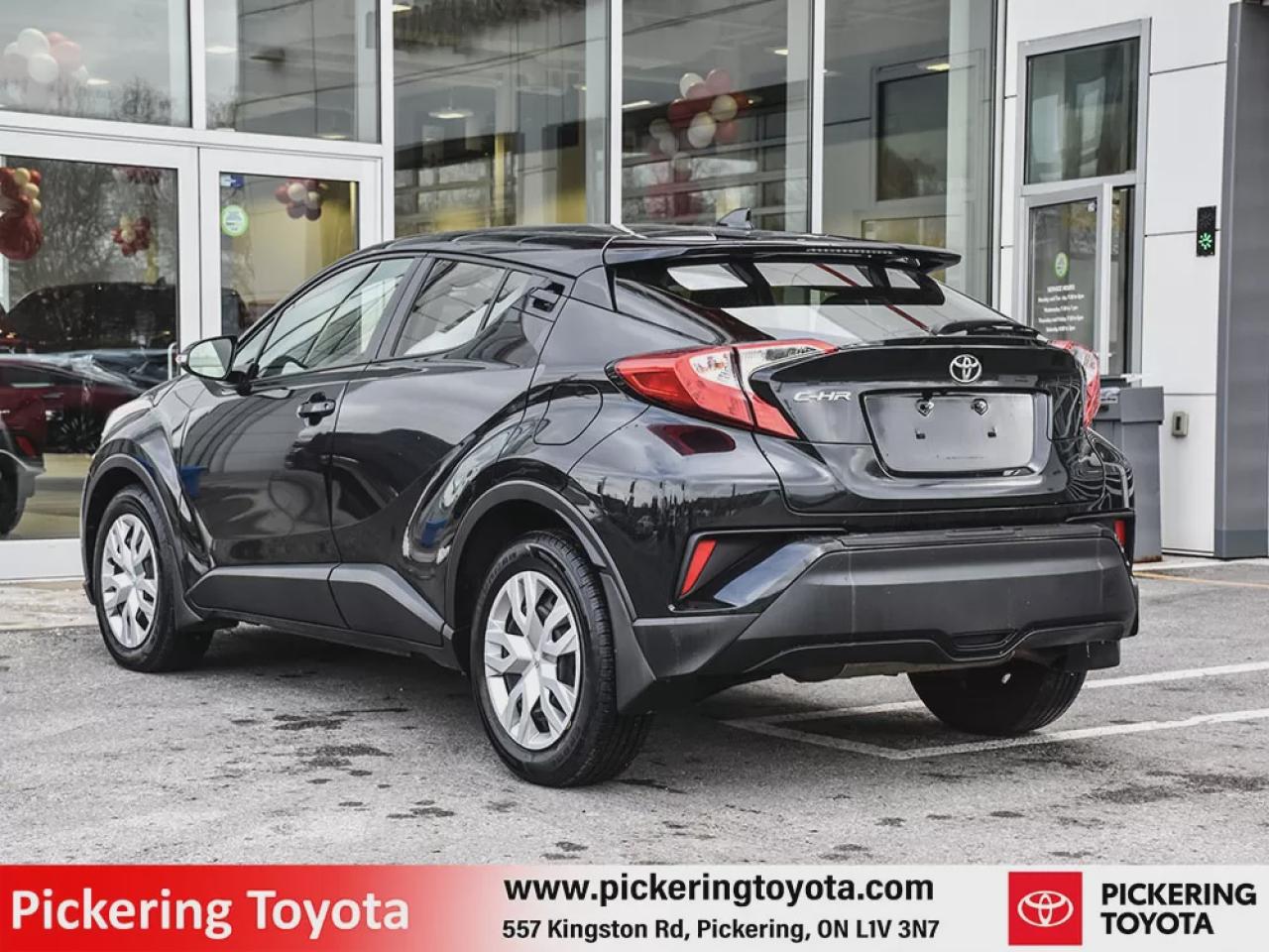 2022 Toyota C-HR LE Photo2