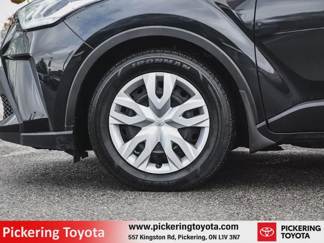 2022 Toyota C-HR LE Photo