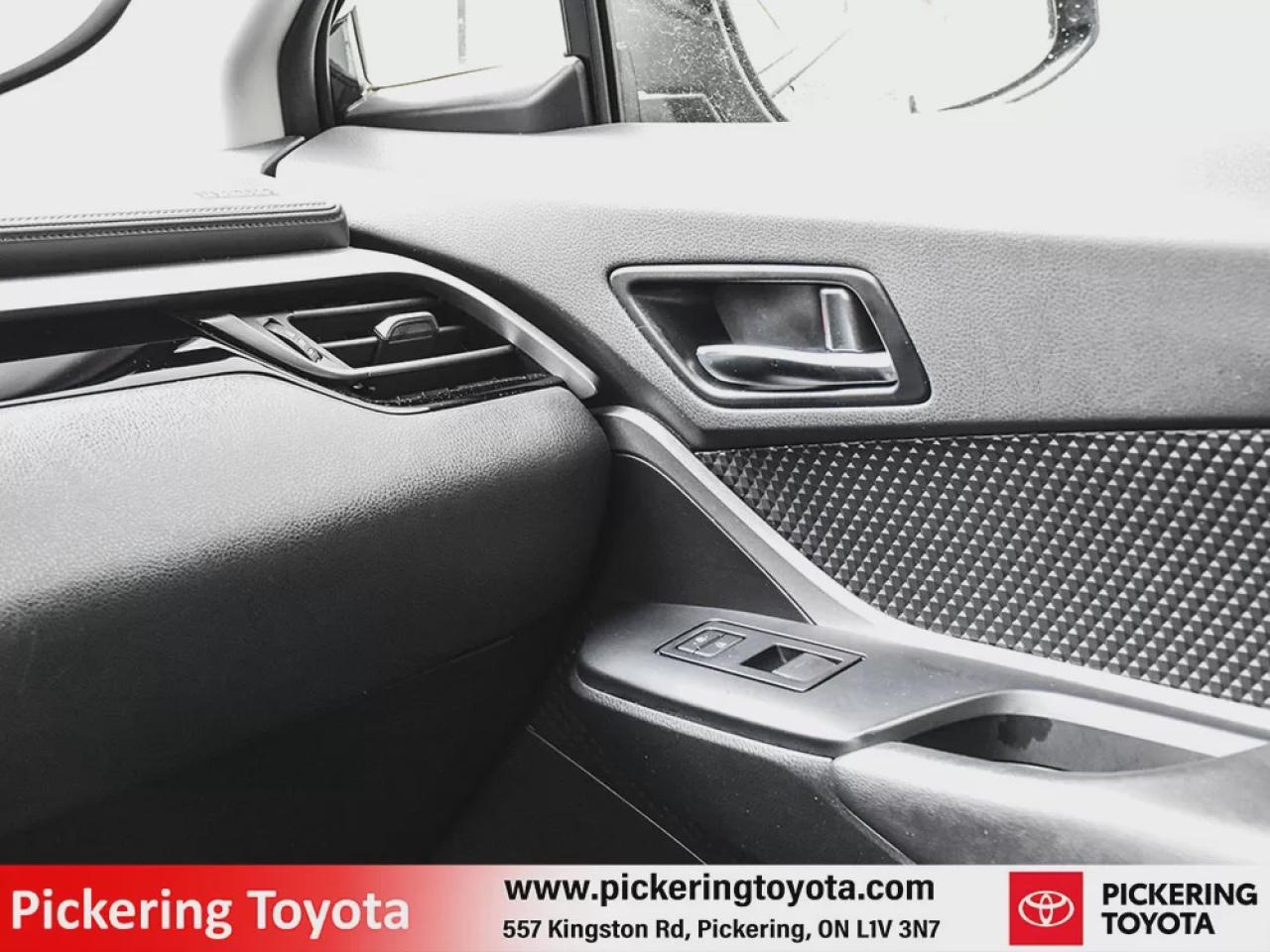 2022 Toyota C-HR LE Photo