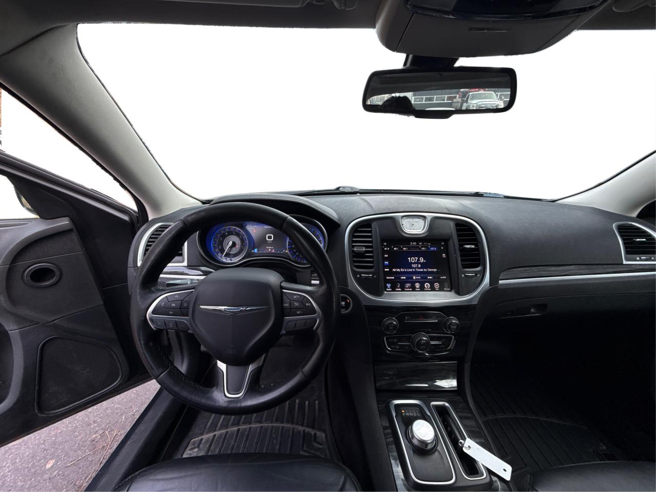 2016 Chrysler 300 LIMITED - Photo #15