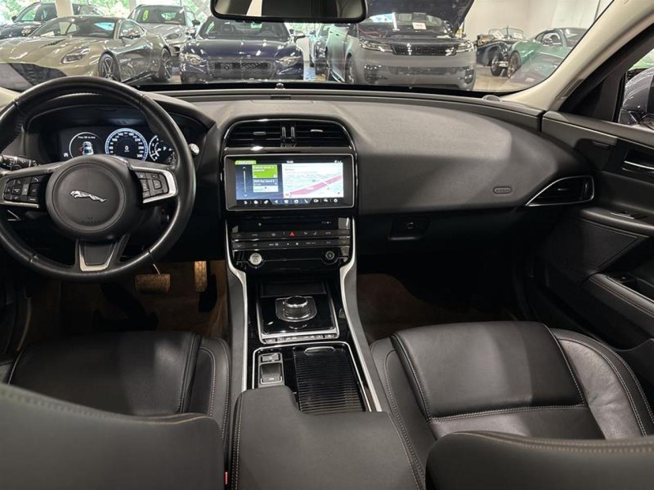 2018 Jaguar XE 35t AWD Prestige *Ltd Avail* - Photo #4